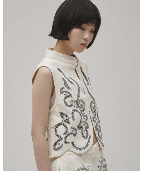 TODAYFUL(トゥデイフル)の「Cut Lace Twill Vest(ベスト・レディース・ブラック/キナリ・FREE)」の7枚目の写真