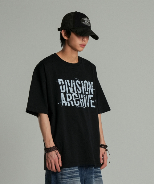 IDWS（アイドンワナセル）の「Division Archive T-Shirt Black（Tシャツ/カットソー・レディース・その他・0/1/2）」の8枚目の写真