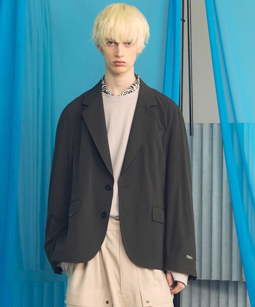 MAISON SPECIAL(メゾンスペシャル)の「《UNISEX》【PERTEX】Single 2B Prime-Over Tailored Jacket/【パーテックス】シングル2Bプライムオーバーテーラードジャケット【MAISON SPECIAL/メゾンスペシャル】■セットアップ対応■(テーラードジャケット・メンズ・ブラック/グレー/チャコールグレー・0/1/2)」の2枚目の写真