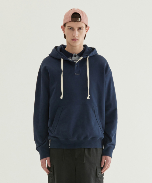 COVERNAT(カバーナット)の「ボタンハーフネックフードパーカー ネイビー(パーカー・メンズ・その他・SMALL/MEDIUM/LARGE/X-LARGE)」の1枚目の写真