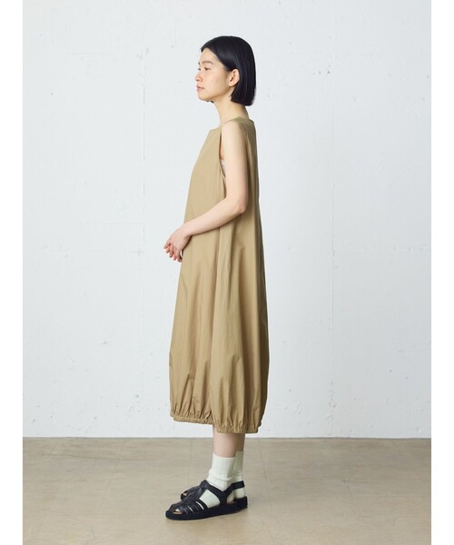 MidiUmi（ミディウミ）の「MidiUmi コクーンノースリーブワンピース（ワンピース・レディース・ブラック/ベージュ/チャコールグレー・FREE）」の9枚目の写真