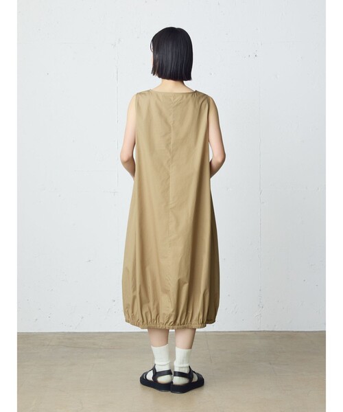 MidiUmi（ミディウミ）の「MidiUmi コクーンノースリーブワンピース（ワンピース・レディース・ブラック/ベージュ/チャコールグレー・FREE）」の10枚目の写真