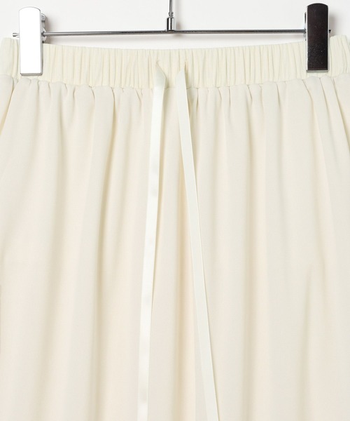 LEPSIM（レプシィム）の「シアーギャザーフレアスカート　638293（スカート・レディース・ブラック/アイボリー・FREE）」の13枚目の写真