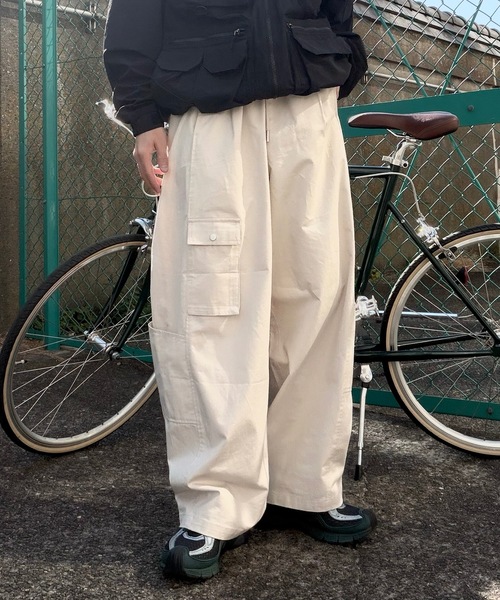 UNDERSTATEMENTs(アンダーステイトメント)の「【ユニセックス】ポケットデザインイージーバルーンパンツ/ウエストゴムルーズ(カーゴパンツ・メンズ・ブラック/アイボリー・LARGE/MEDIUM/SMALL)」の20枚目の写真