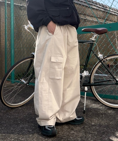 UNDERSTATEMENTs(アンダーステイトメント)の「【ユニセックス】ポケットデザインイージーバルーンパンツ/ウエストゴムルーズ(カーゴパンツ・メンズ・ブラック/アイボリー・LARGE/MEDIUM/SMALL)」の22枚目の写真