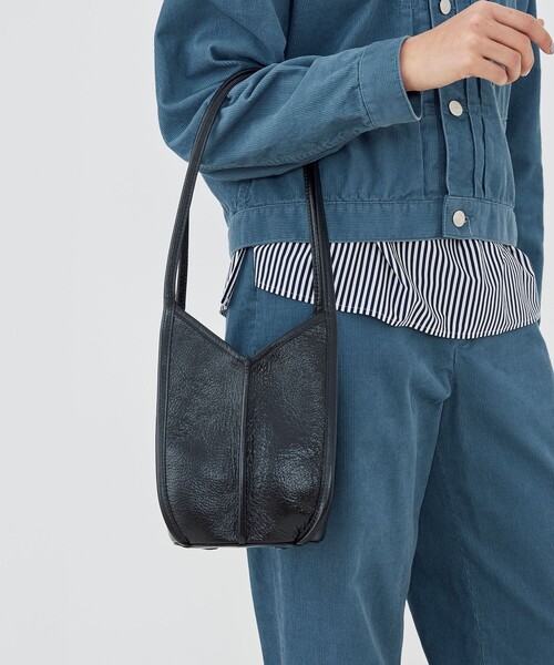 HEREU(ヘリュー)の「HEREU CALELLA BUCKET ショルダーバッグ(ショルダーバッグ・レディース・ブラック・FREE)」の2枚目の写真