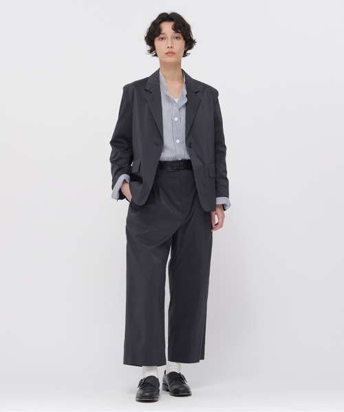 MARGARET HOWELL（マーガレットハウエル）の「FINE STRIPE COTTON SILK（その他パンツ・レディース・ブラック×ホワイト/チャコール・2/1/0/3）」の4枚目の写真