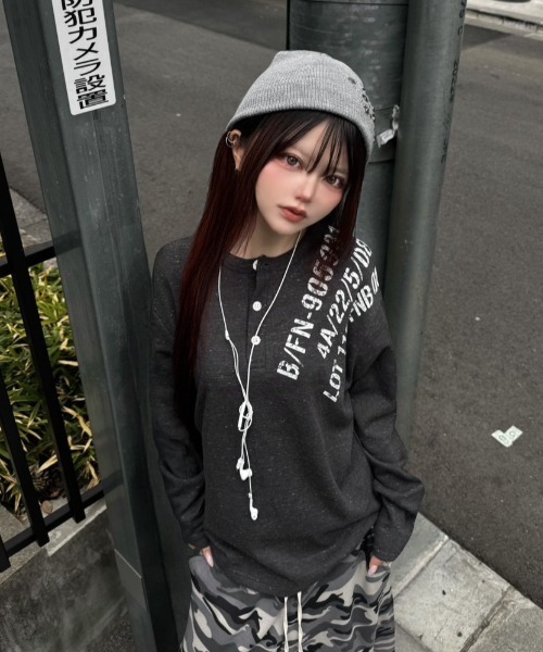 Never mind the XU（ネバーマインドザエックスユー）の「【Never mind the XU】star studs beanie / 【ネバーマインド ザ エックスユー】スタースタッズビーニー（ニットキャップ/ビーニー・メンズ・ブラック/グレー/ベージュ・ONE SIZE）」の6枚目の写真