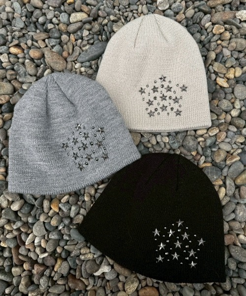 Never mind the XU（ネバーマインドザエックスユー）の「【Never mind the XU】star studs beanie / 【ネバーマインド ザ エックスユー】スタースタッズビーニー（ニットキャップ/ビーニー・メンズ・ブラック/グレー/ベージュ・ONE SIZE）」の4枚目の写真