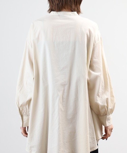 OMNES(オムネス)の「製品洗いコットンブロード 長袖フレアシャツ(シャツ/ブラウス・レディース・ベージュ・FREE)」の7枚目の写真