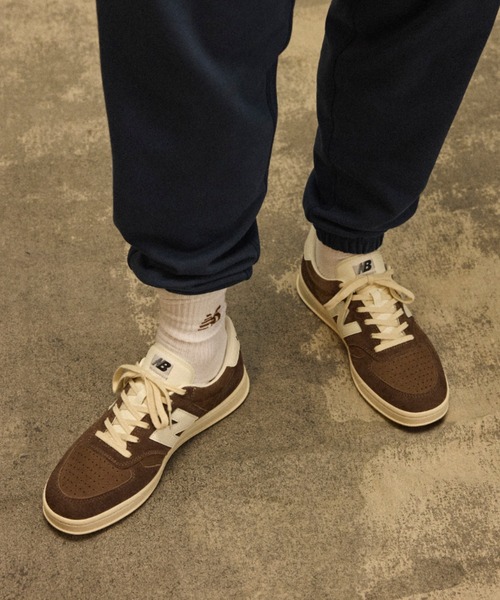 NEW BALANCE（ニューバランス）の「T500（スニーカー・メンズ・ブラウン/グリーン・22.5cm/23.0cm/23.5cm/24.0cm/24.5cm/25.0cm/25.5cm/26.0cm/26.5cm/27.0cm/27.5cm/28.0cm/28.5cm/29.0cm）」の2枚目の写真