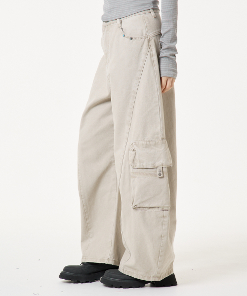 UNKNOWN PLANET(アンノウンプラネット)の「カーブドカーゴ綿パンツベージュ(その他パンツ・レディース・その他・LARGE/MEDIUM/SMALL)」の4枚目の写真