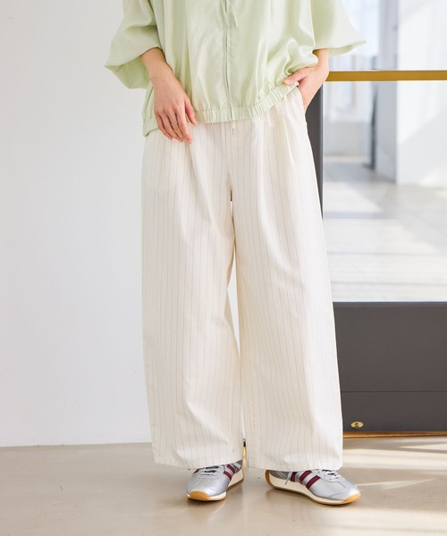 studio CLIP（スタディオクリップ）の「コットンサテンタックワイドパンツ[プチ・プラスサイズあり]（その他パンツ・レディース・グレー/カーキ/その他1・ﾌﾘｰ(L)/PF/LARGE/MEDIUM）」の11枚目の写真