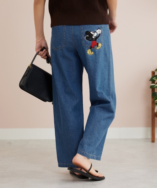 Disney(ディズニー)の「<Disney>【ミッキー】刺しゅうデニムパンツ68(デニムパンツ・レディース・ブルー/インディゴブルー・XX-LARGE/X-LARGE/LARGE/MEDIUM)」の1枚目の写真