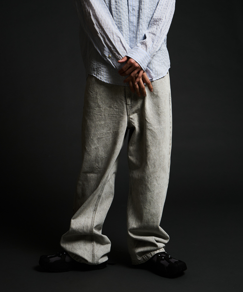 JOINT WORKS(ジョイントワークス)の「ワイドストレートデニム / J WIDE STRAIGHT DENIM PT(デニムパンツ・メンズ・クリアブルー/ブラック系その他/チャコールグレー・LARGE/MEDIUM)」の2枚目の写真