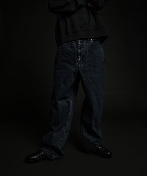 JOINT WORKS(ジョイントワークス)の「ワイドストレートデニム / J WIDE STRAIGHT DENIM PT(デニムパンツ・メンズ・クリアブルー/ブラック系その他/チャコールグレー・LARGE/MEDIUM)」の3枚目の写真