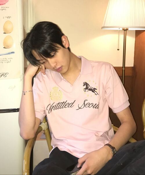 UNTITLED SEOUL(アンタイトル ソウル)の「アンタイトル クレスト ポロ クロップ 半袖 ピンク(Tシャツ/カットソー・メンズ・その他・MEDIUM/LARGE/SMALL)」の19枚目の写真