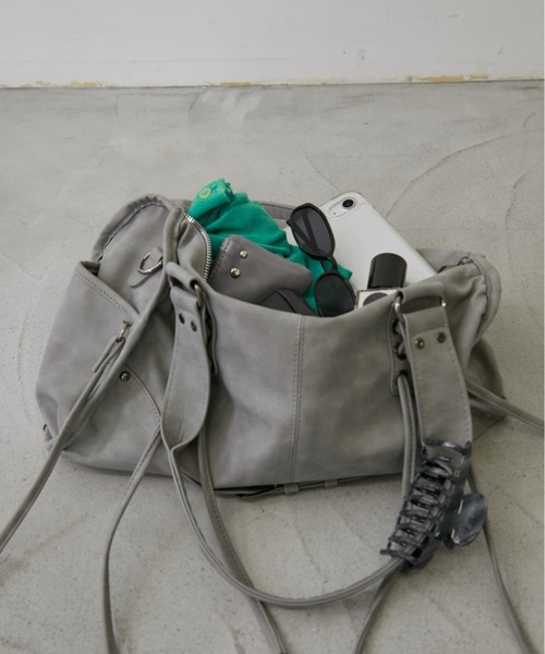 Rohwel(ローウェル)の「Belted Lace-Up Boston Bag / ベルテッドレースアップボストンバッグ(ボストンバッグ・レディース・ブラウン/ブラック/グレー・FREE)」の4枚目の写真