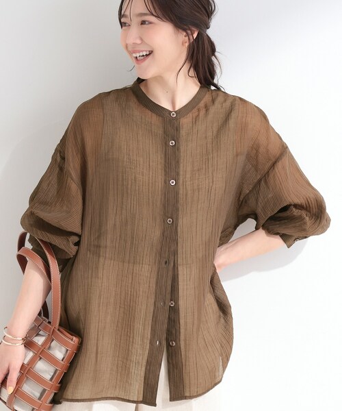 SHOO・LA・RUE(シューラルー)の「【S-LL】大人のシアー感 風合い楽しむバンドカラーシャツ(シャツ/ブラウス・レディース・ピンク/ダークブラウン/ライトイエロー系・04/03/02/01)」の2枚目の写真