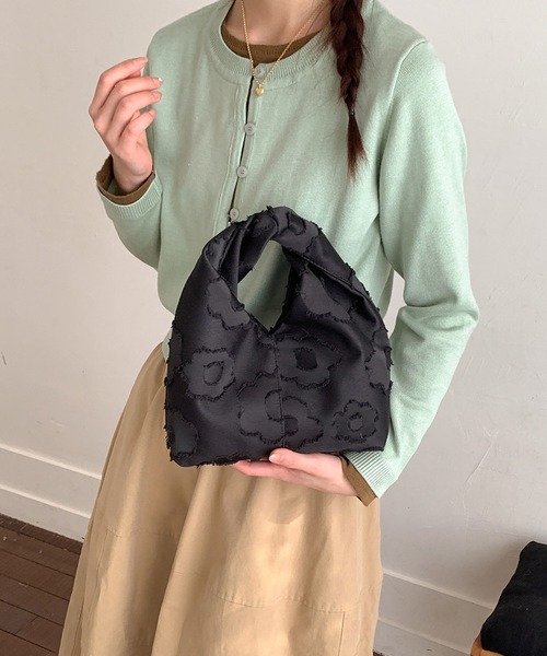LA VORAGINE(ラ ヴォラジネ)の「ワンハンドル ジャカードフラワー ツイストハンドバッグ(ハンドバッグ・レディース・モカ/グレー/ブラック・FREE)」の1枚目の写真
