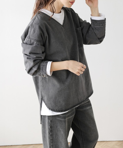 lesperance(レスぺランス)の「Vネックデニムプルオーバー(Tシャツ/カットソー・レディース・ブルー系その他/ブルー/グレー・フリー)」の2枚目の写真