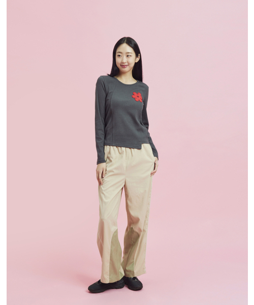 OWURA（オウラ）の「アンバランススラッシュアップリケロングスリーブ_チャコールグレー（Tシャツ/カットソー・レディース・その他・FREE）」の7枚目の写真