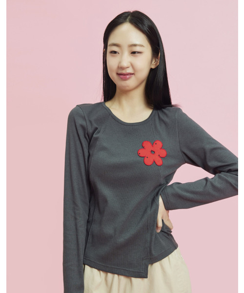 OWURA（オウラ）の「アンバランススラッシュアップリケロングスリーブ_チャコールグレー（Tシャツ/カットソー・レディース・その他・FREE）」の8枚目の写真