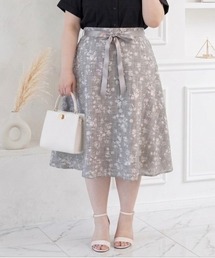 p courge（ピークルジュ）の「ブラックサテンリボン 花刺繍プリントフレアスカート（スカート）」