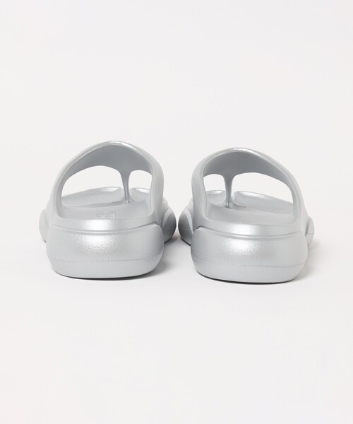 PAES(ペイズ)の「<PAES>NEW FLIP FLOP サンダル/シルバーカラー(サンダル・レディース・シルバー・23cm/24cm)」の4枚目の写真