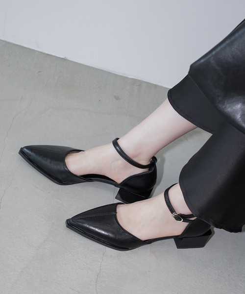 chuclla(チュクラ)の「ポインテッドトゥ アンクルストラップパンプス chs26s030(パンプス・レディース・ブラック/ダークブラウン・37/38/36/40/39)」の3枚目の写真