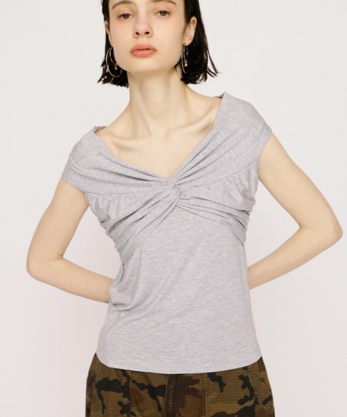 セール】TWIST CUT TOPS ツウィストカットトップス 夏服（Tシャツ
