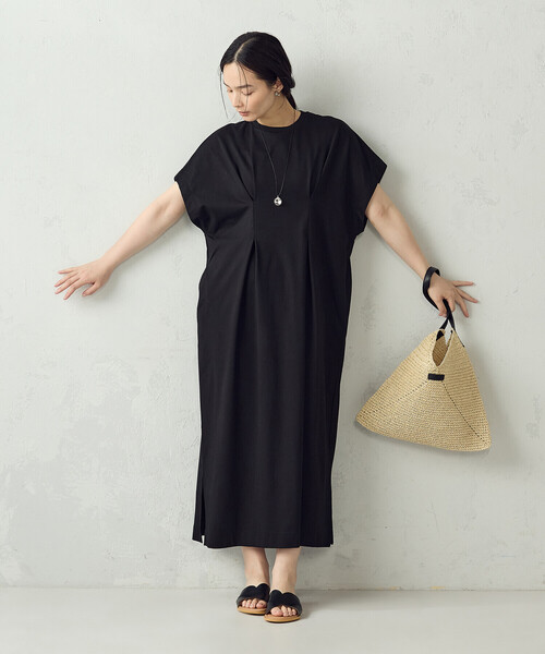 COMME CA ISM(コムサイズム)の「タックワンピース(ワンピース・レディース・グレイッシュベージュ/ブラック/ブルー/グリーン・FREE)」の2枚目の写真