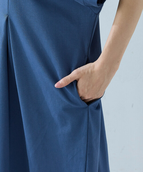 COMME CA ISM(コムサイズム)の「タックワンピース(ワンピース・レディース・グレイッシュベージュ/ブラック/ブルー/グリーン・FREE)」の10枚目の写真