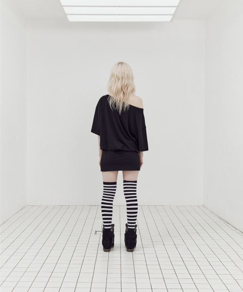 SETUP-EXE(セットアップイーエックスイー)の「LOGO ONE SHOULDER OPS / BLACK(ワンピース・レディース・その他・OS)」の4枚目の写真