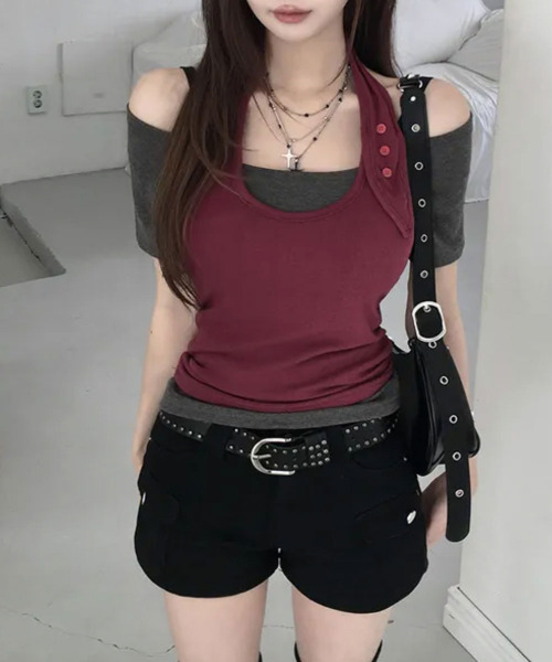 VIVID LADY(ビビッドレディー)の「ボタンホルターネックトップxオフショルダートップ 半袖アンサンブル(アンサンブル・レディース・ブラック系1/グレー/ブラック系2/ワイン/カーキ・FREE)」の5枚目の写真