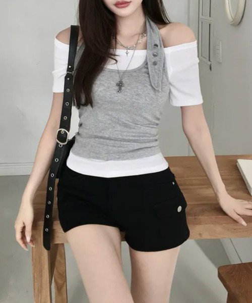 VIVID LADY(ビビッドレディー)の「ボタンホルターネックトップxオフショルダートップ 半袖アンサンブル(アンサンブル・レディース・ブラック系1/グレー/ブラック系2/ワイン/カーキ・FREE)」の9枚目の写真
