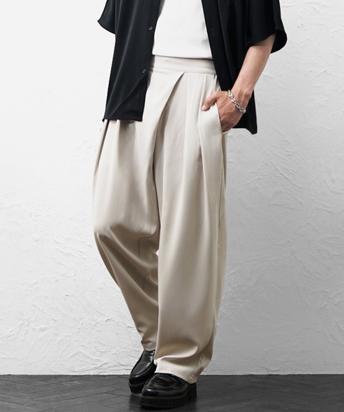 MinoriTY(マイノリティ)の「【MinoriTY】アシメデザインスラックスメンズ 春服 夏服 家庭洗濯可能 ユニセックス(その他パンツ・メンズ・ブラック/アイボリー・S/M/L)」の2枚目の写真