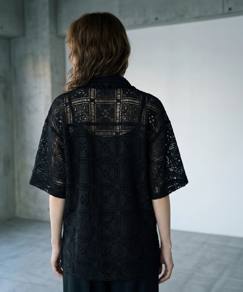 STYLE DELI(スタイルデリ)の「【BLK001】クロシェレースハーフスリーブシャツ(シャツ/ブラウス・レディース・オフホワイト/ブラック・FREE)」の3枚目の写真