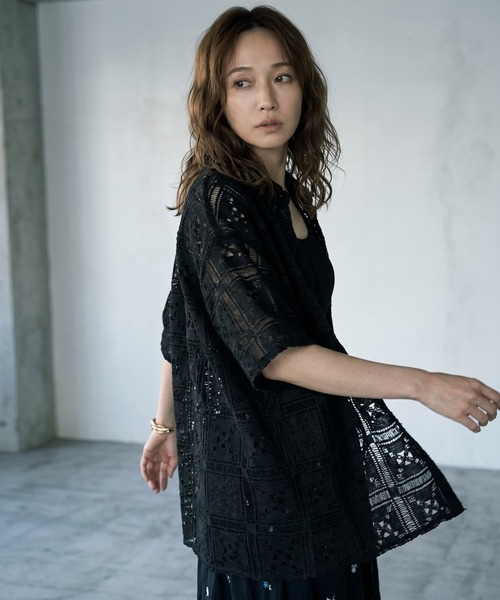 STYLE DELI(スタイルデリ)の「【BLK001】クロシェレースハーフスリーブシャツ(シャツ/ブラウス・レディース・オフホワイト/ブラック・FREE)」の4枚目の写真
