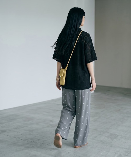STYLE DELI(スタイルデリ)の「【BLK001】クロシェレースハーフスリーブシャツ(シャツ/ブラウス・レディース・オフホワイト/ブラック・FREE)」の6枚目の写真