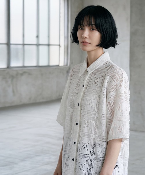 STYLE DELI(スタイルデリ)の「【BLK001】クロシェレースハーフスリーブシャツ(シャツ/ブラウス・レディース・オフホワイト/ブラック・FREE)」の8枚目の写真
