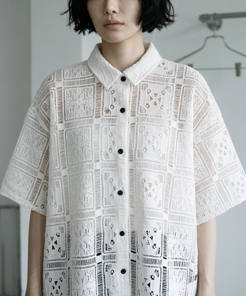 STYLE DELI(スタイルデリ)の「【BLK001】クロシェレースハーフスリーブシャツ(シャツ/ブラウス・レディース・オフホワイト/ブラック・FREE)」の12枚目の写真