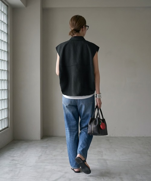 STYLE DELI(スタイルデリ)の「【BLK001】シアーサッカーランタンノースリシャツ(シャツ/ブラウス・レディース・ブラック・FREE)」の4枚目の写真