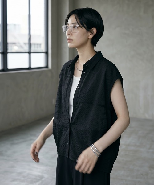 STYLE DELI(スタイルデリ)の「【BLK001】シアーサッカーランタンノースリシャツ(シャツ/ブラウス・レディース・ブラック・FREE)」の6枚目の写真