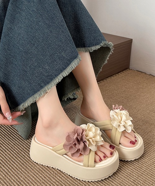 Lace Ladies（レースレディース）の「フラワー クロスベルト厚底 オープン サンダル（サンダル・レディース・ピンク/ベージュ/アイボリー・22.5cm/23cm/23.5cm/24cm/24.5cm/25cm）」の4枚目の写真