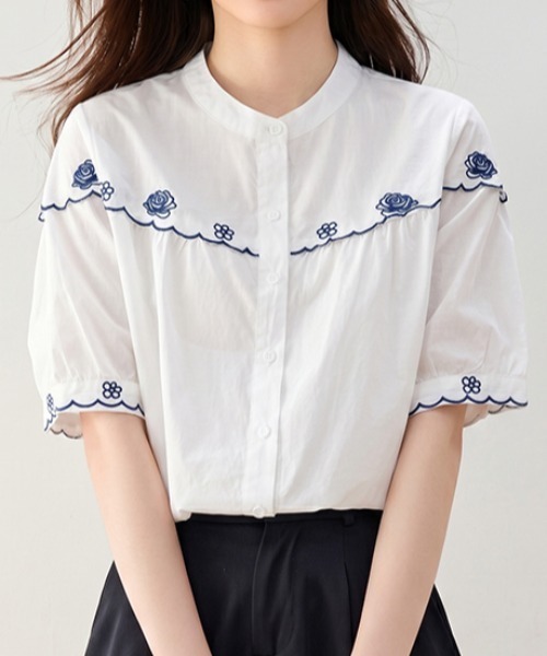 AMAJI(アマジ)の「エンブロイダリー ルーズ 半袖シャツ(シャツ/ブラウス・レディース・ホワイト/ネイビー・SMALL/MEDIUM/LARGE/X-LARGE)」の3枚目の写真