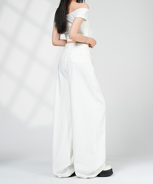 AMAJI（アマジ）の「ワイドデニムパンツ（デニムパンツ・レディース・ホワイト・SMALL/MEDIUM/LARGE/X-LARGE）」の2枚目の写真