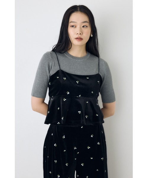 AZUL by moussy（アズールバイマウジー）の「【セットアップ対応】ベロア刺繍キャミソール（キャミソール・レディース・ブラック系その他/ブラウン系その他・FREE）」の3枚目の写真