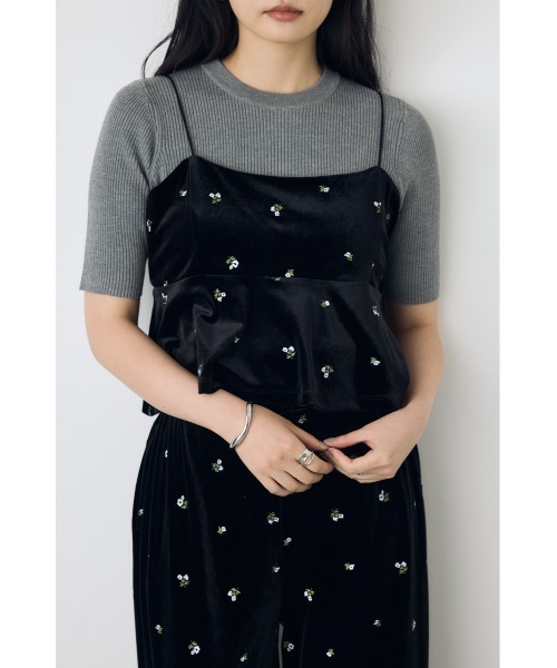 AZUL by moussy（アズールバイマウジー）の「【セットアップ対応】ベロア刺繍キャミソール（キャミソール・レディース・ブラック系その他/ブラウン系その他・FREE）」の5枚目の写真