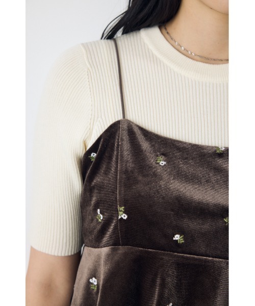 AZUL by moussy（アズールバイマウジー）の「【セットアップ対応】ベロア刺繍キャミソール（キャミソール・レディース・ブラック系その他/ブラウン系その他・FREE）」の17枚目の写真